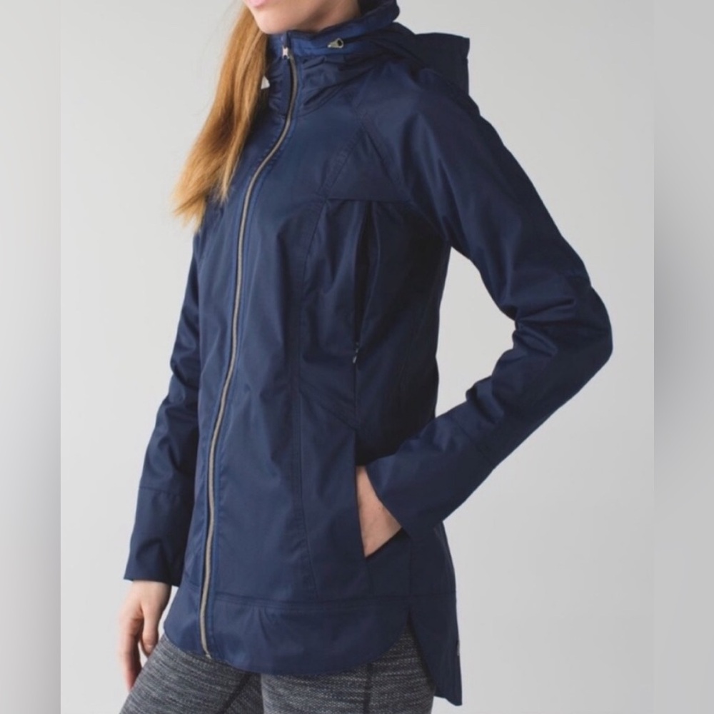LULULEMON Fo Drizzle Jacket Deep Navy Size 4